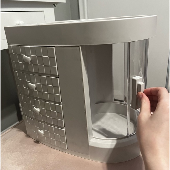 Makeup/ Skincare Holder!!🤍🧖🏼‍♀️ - Picture 4 of 6